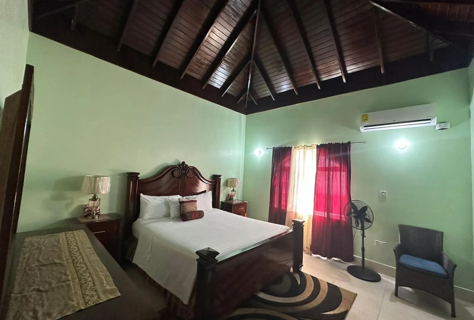 White House By White River Ocho Rios 0*,