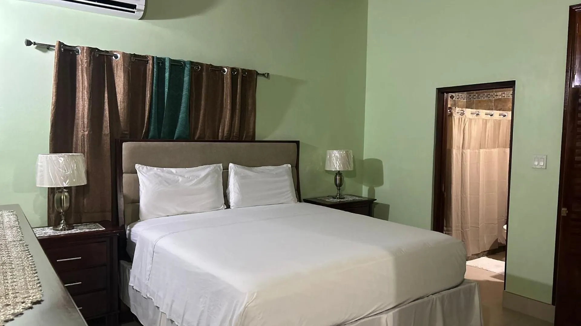 White House By White River Ocho Rios Apartment