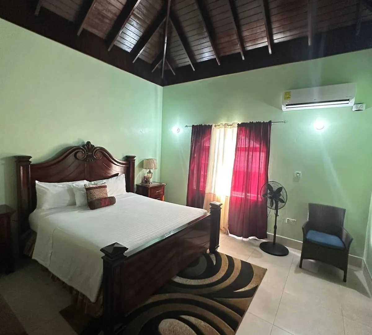 White House By White River Ocho Rios
