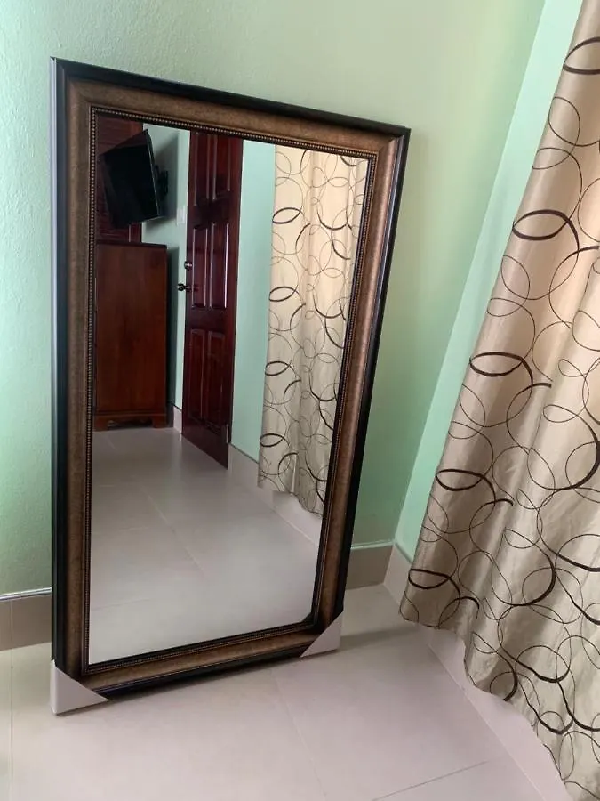 White House By White River Ocho Rios Apartment