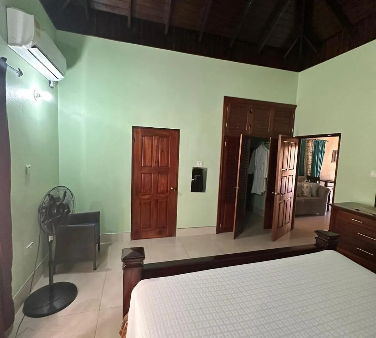 White House By White River Ocho Rios
